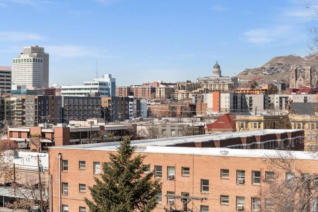 Downtown Walking Oasis With King Bd And View