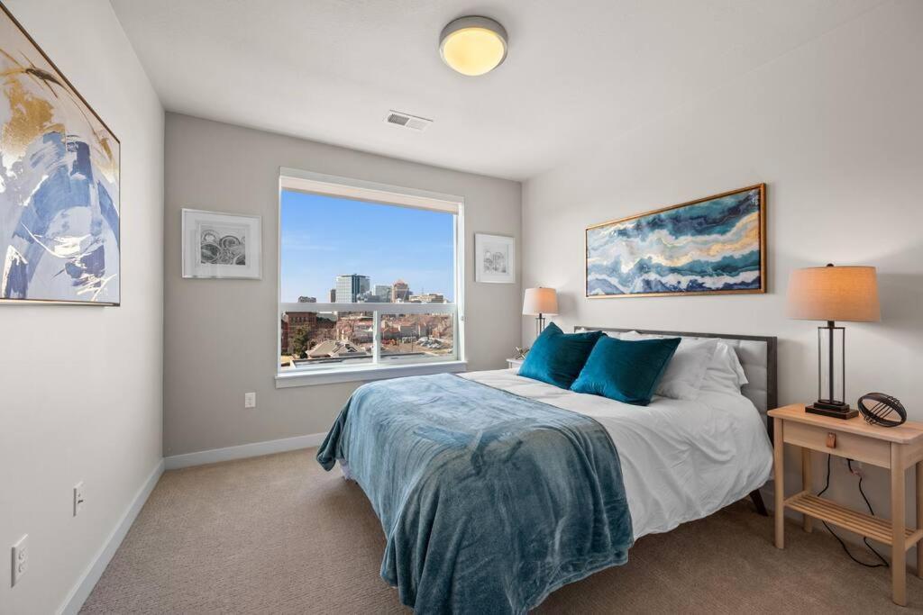 Downtown Walking Oasis With King Bd And View Apartment *