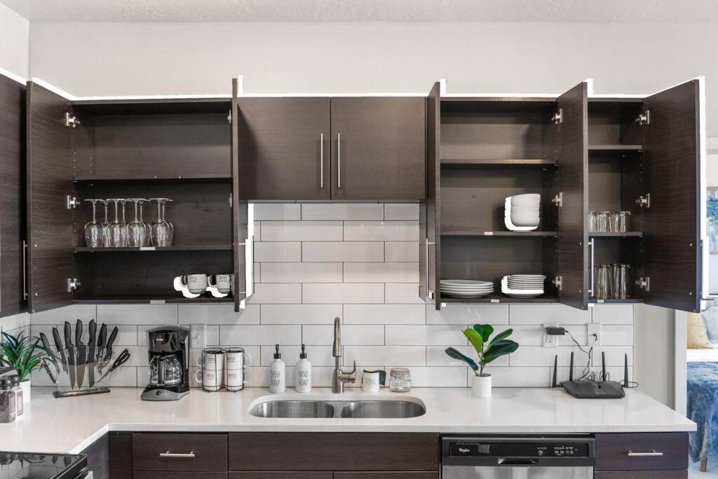 Apartment Downtown Walking Oasis With King Bd And View *