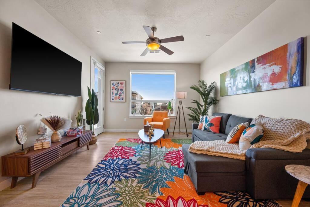 Downtown Walking Oasis With King Bd And View Apartment *